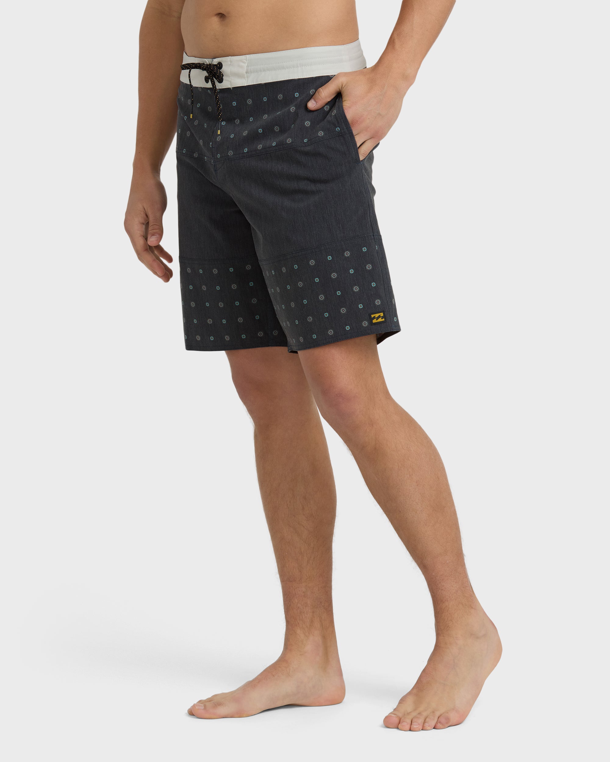 Tribong Lo Tide 19 Boardshorts - Black - Image 3