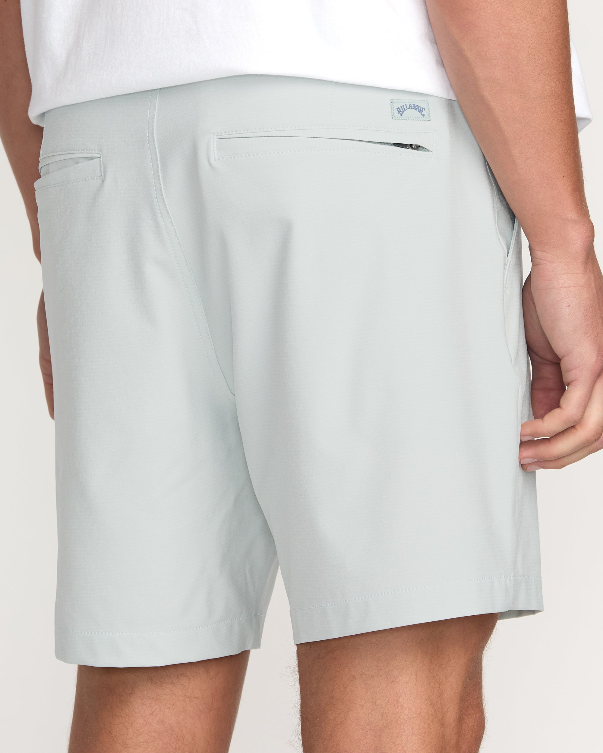 Crossfire Submersible 17 Hybrid Shorts - Ash Blue - Image 7
