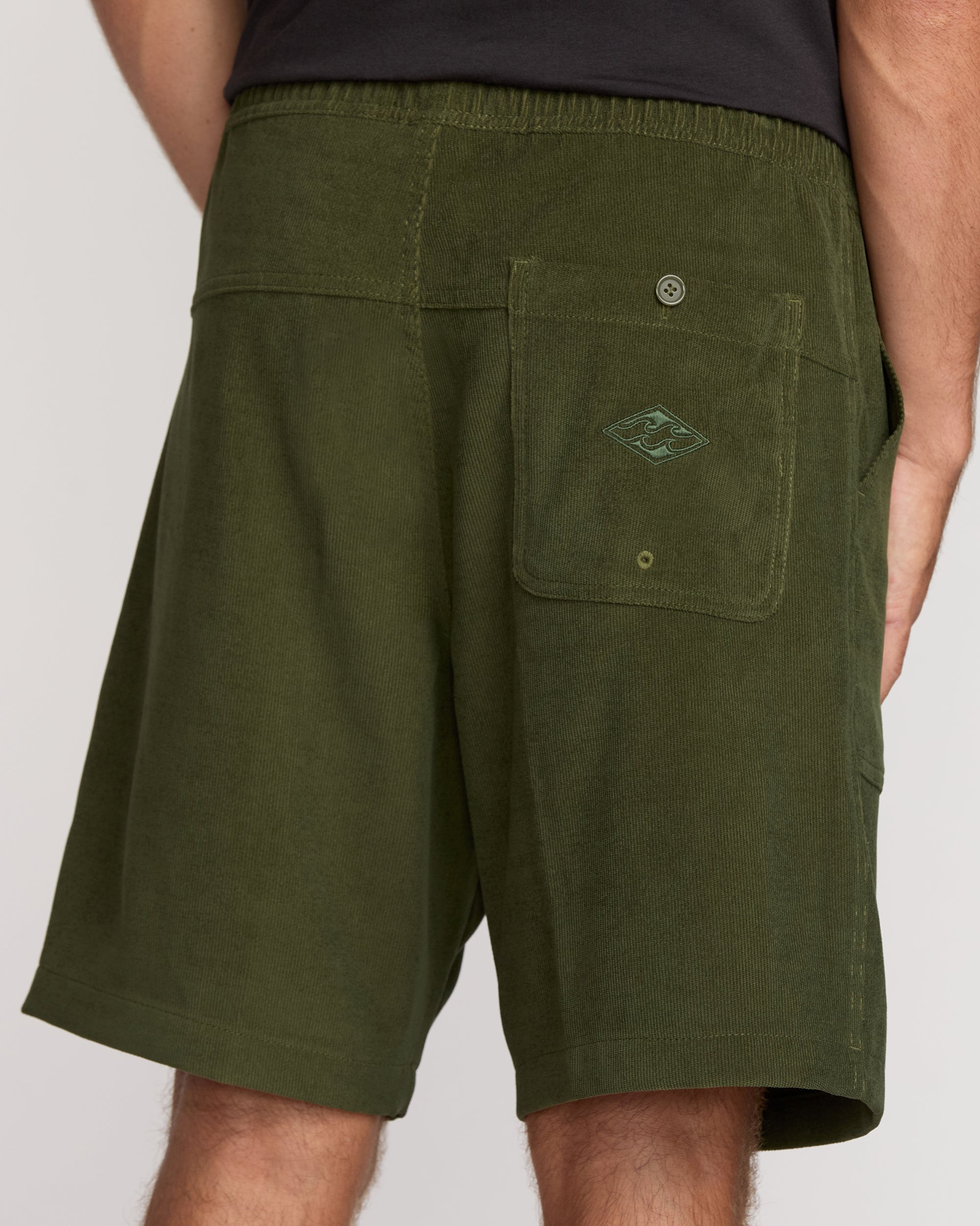 De La Cruz Submersible Hybrid Shorts - Olive - Image 7