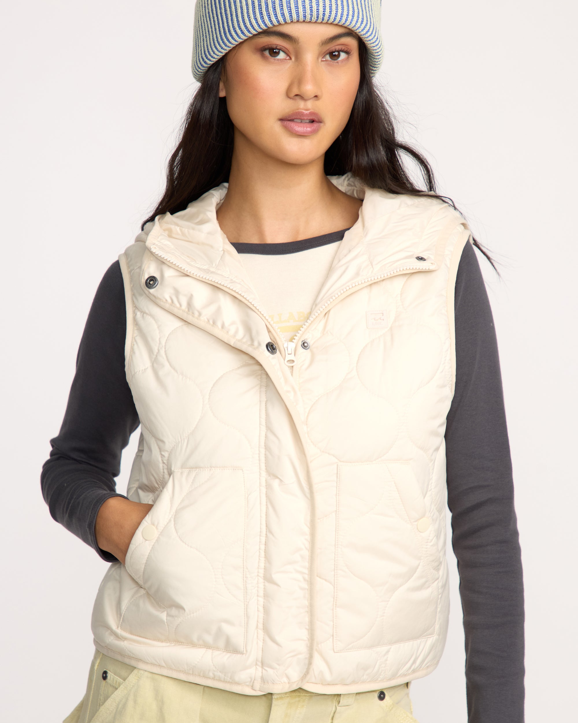 Cliffs Quilted Lightweight Vest - Whitecap - Image 2