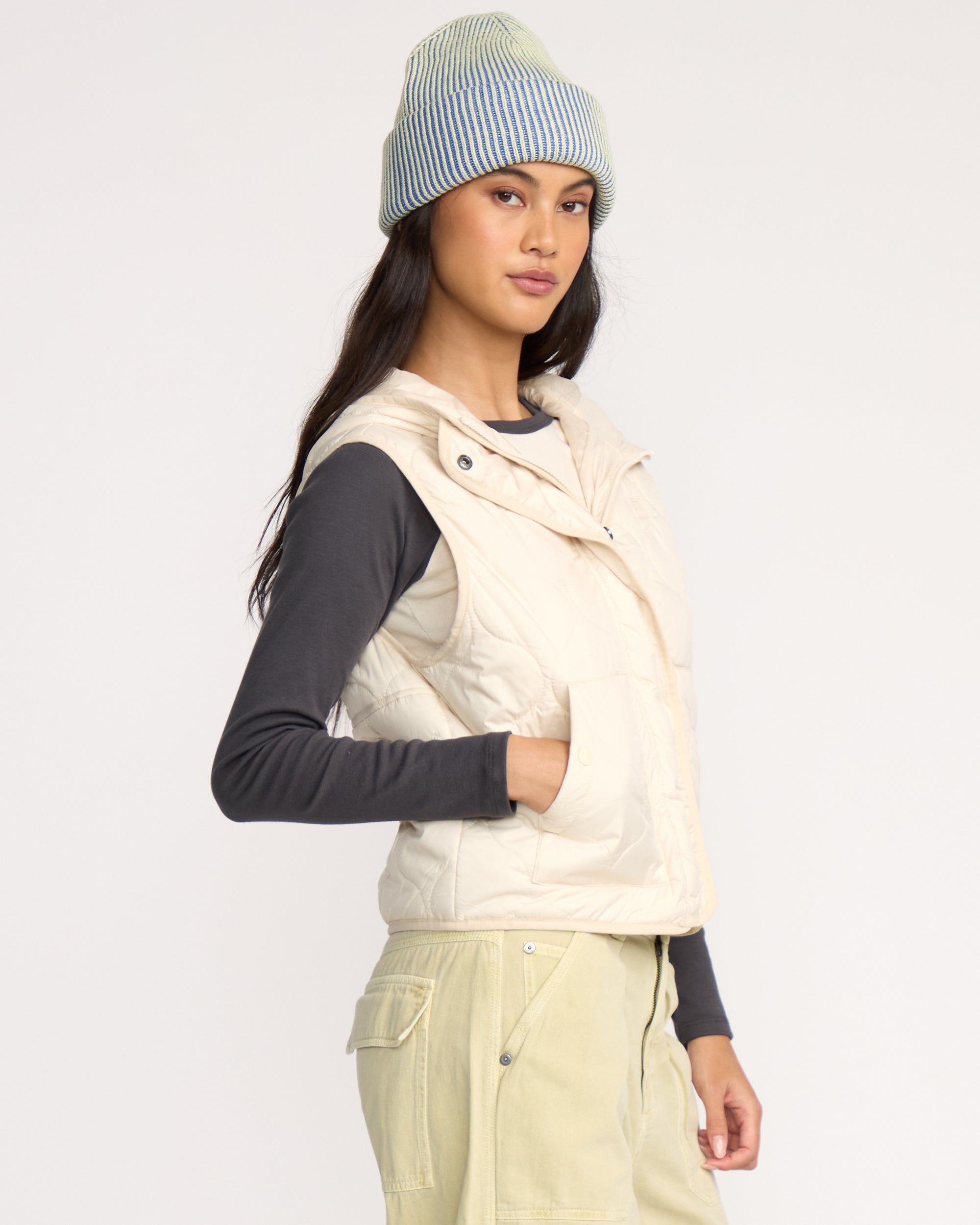 Cliffs Quilted Lightweight Vest - Whitecap - Image 4